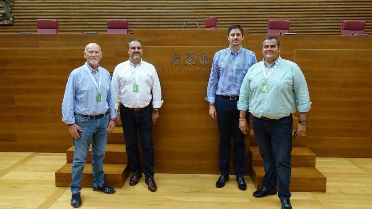 El diputado José Muñoz, 2º por la derecha, con los concejales de Mutxamel