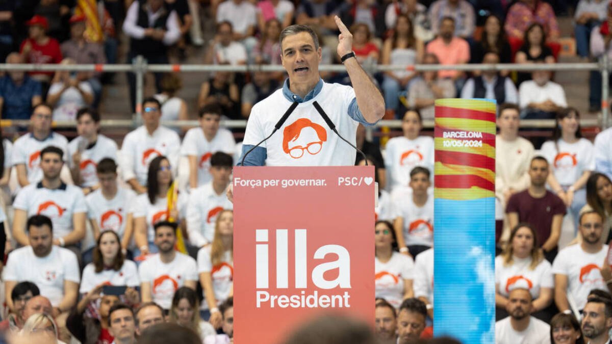 El presidente del Gobierno Pedro Sánchez interviene durante un mitin del PS