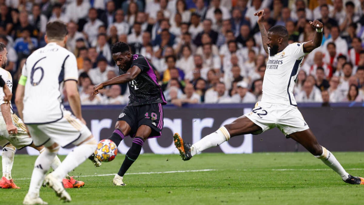 Alphonso Davies, contra el Real Madrid en la Champions League.