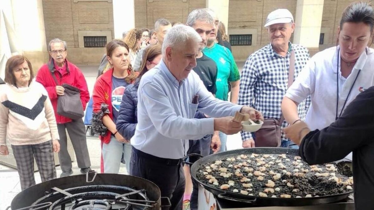 Castelló comienza su promoción turística en Zaragoza con la exposición de la Gaiata y showcookings