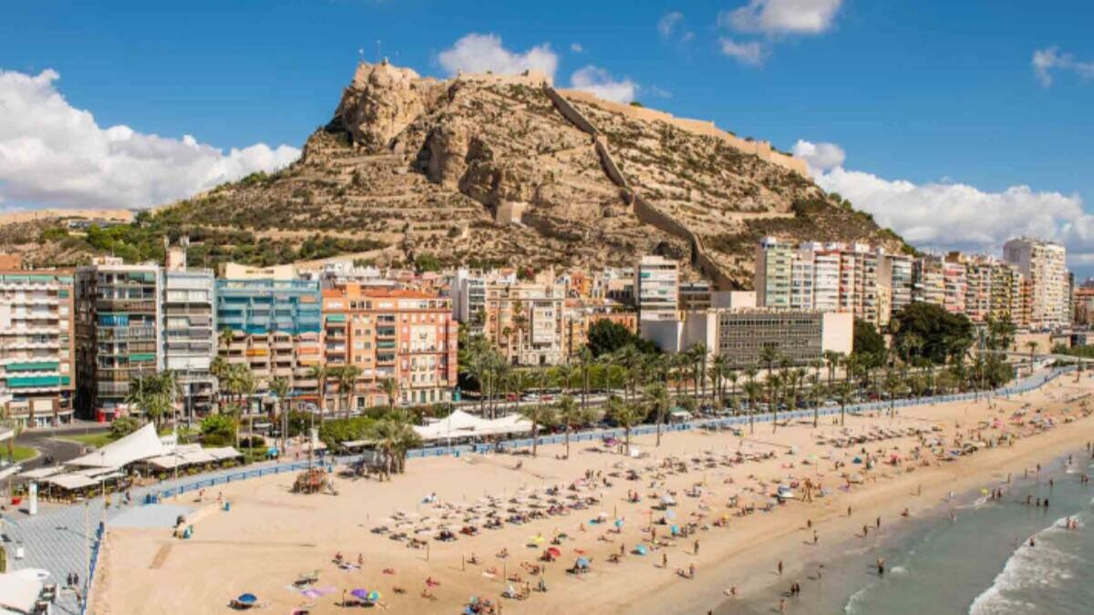 Alicante se prepara para las Hogueras 2024