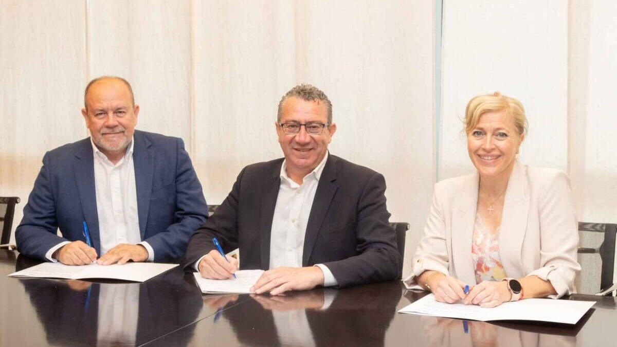 El primer edil y el presidente de la Junta Provincial de Alicante de la AECC, Fermín Crespo