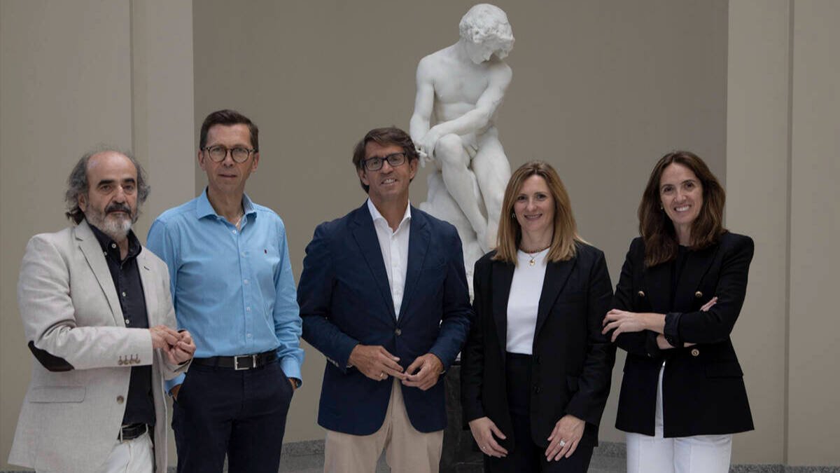 Una delegación encabezada por el diputado de Cultura