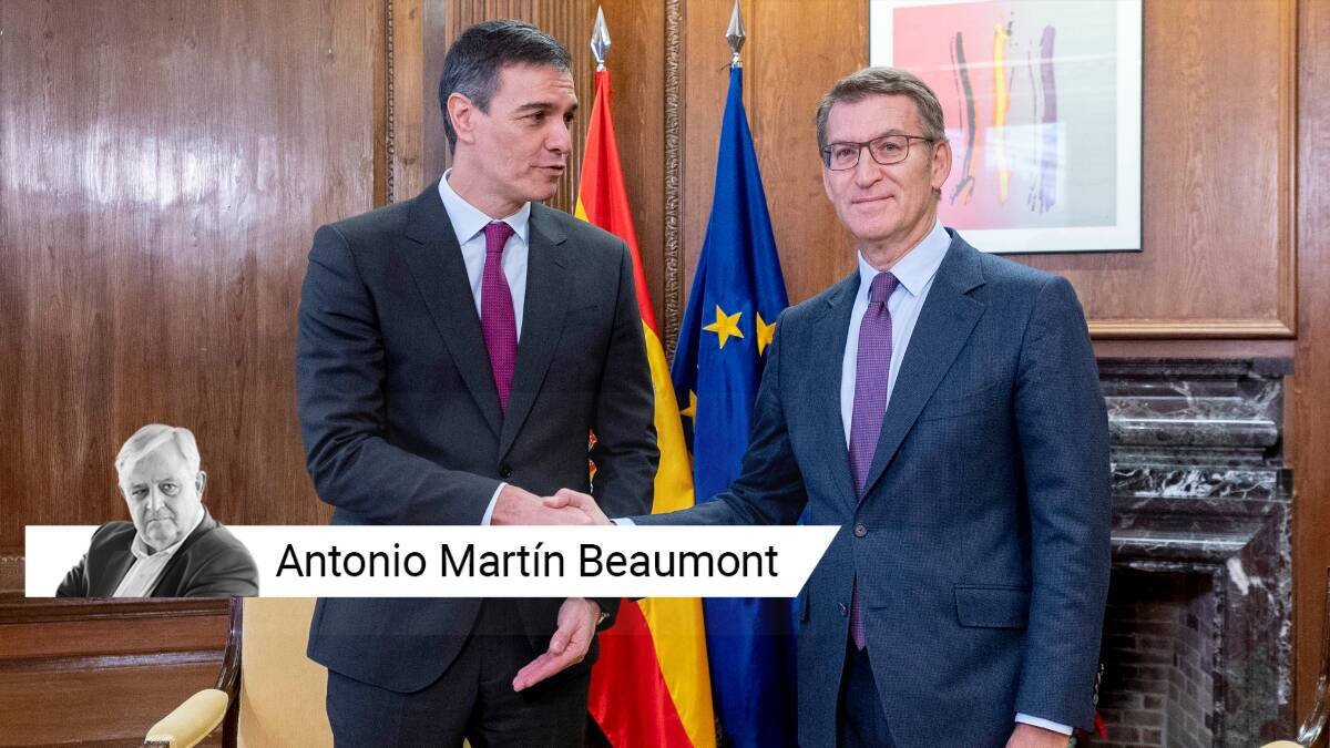 Sánchez y Feijóo se saludan durante la reunión que tuvieron en el Congreso en diciembre de 2023.