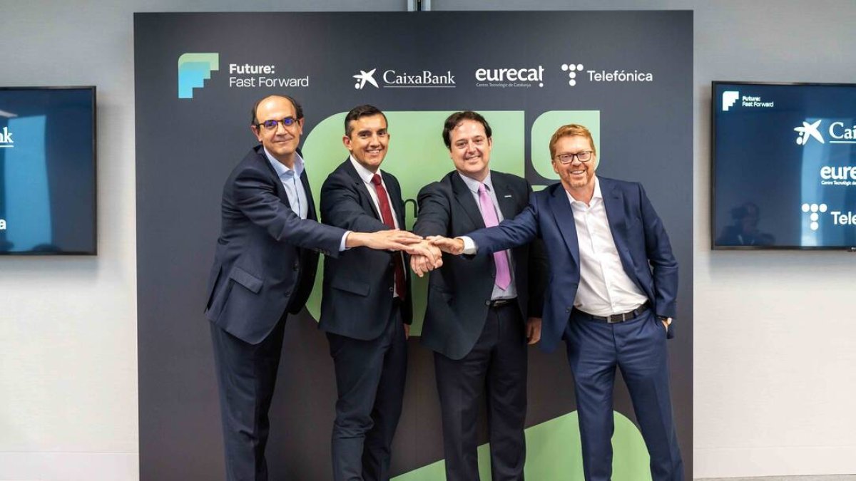 De izqda. A dcha: Gonzalo Alcabudilla, Director Corporate Banking CaixaBank, Marc Riera, Presidente de Future: Fast Forward, Daniel Altimiras, Presidente de Eurecat y Sergio Oslé, Consejero delegado de Telefónica España.