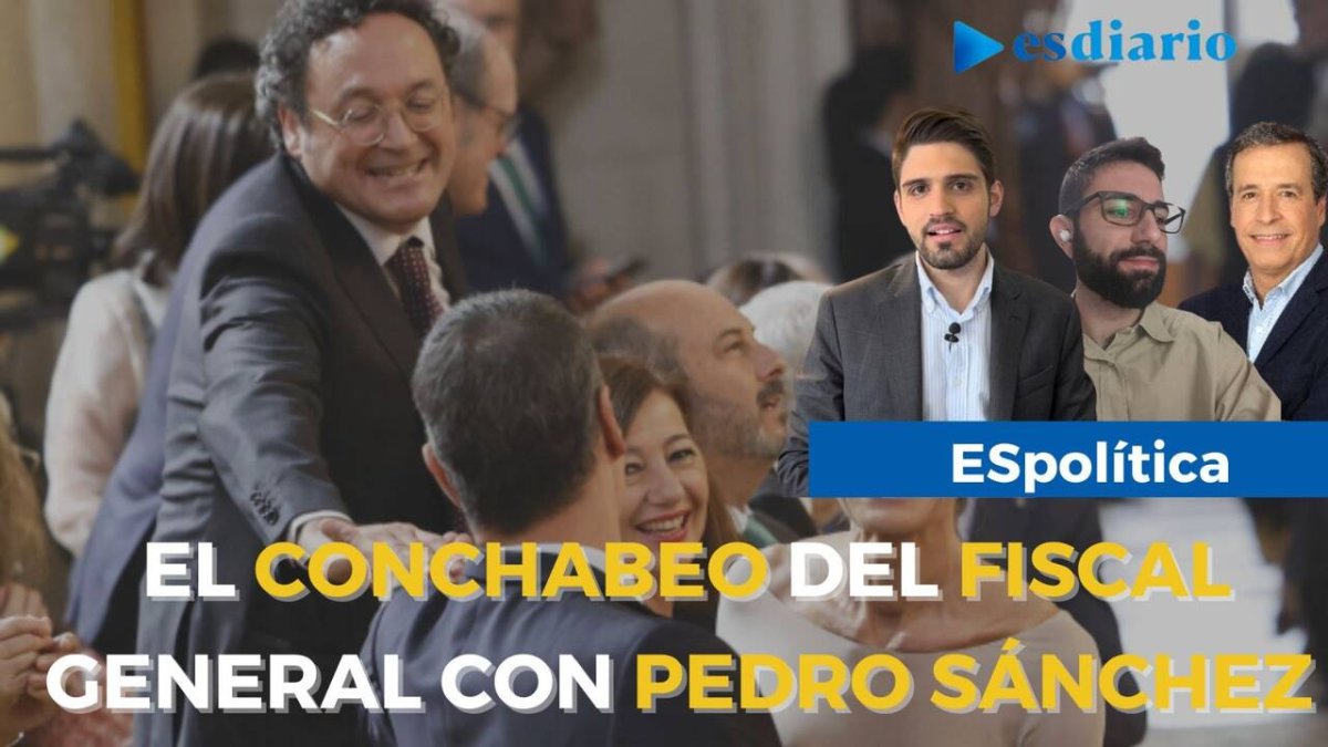 Al fondo de la imagen se ve al Fiscal General del Estado junto a Pedro Sánchez