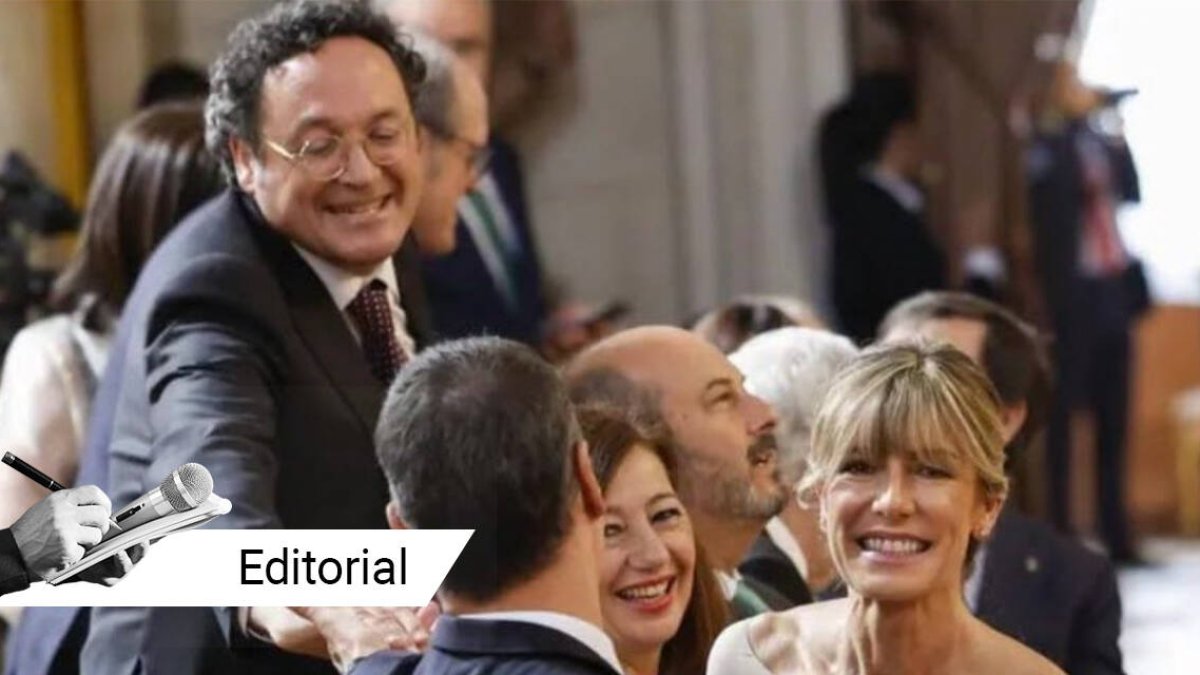 El fiscal general del Estado saluda a Pedro Sánchez