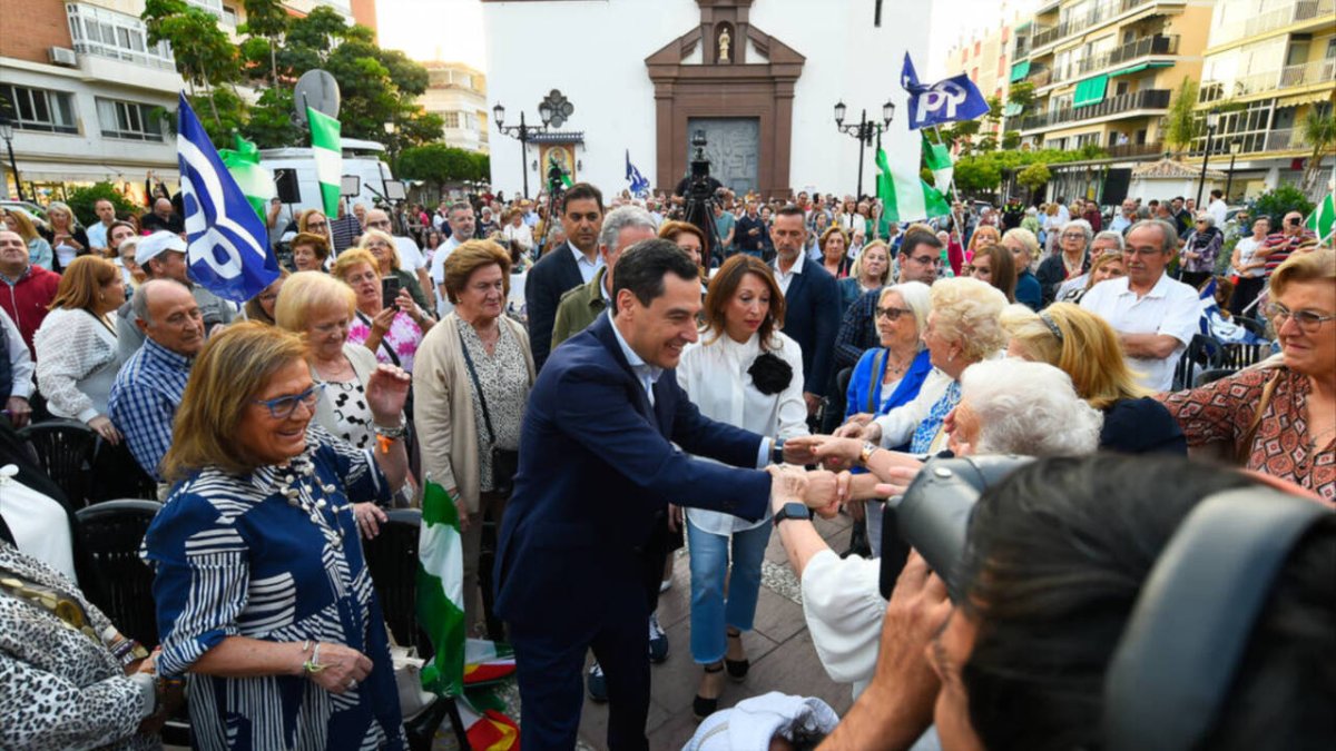 El presidente del PP-A y de la Junta, Juanma Moreno, arranca la campaña a las elecciones europeas desde Fuengirola (Málaga).