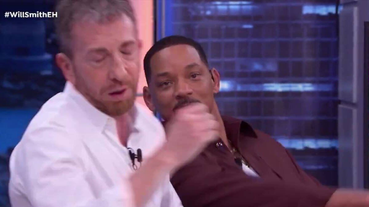 Pablo Motos 'recibe' una bofetada de Will Smith.
