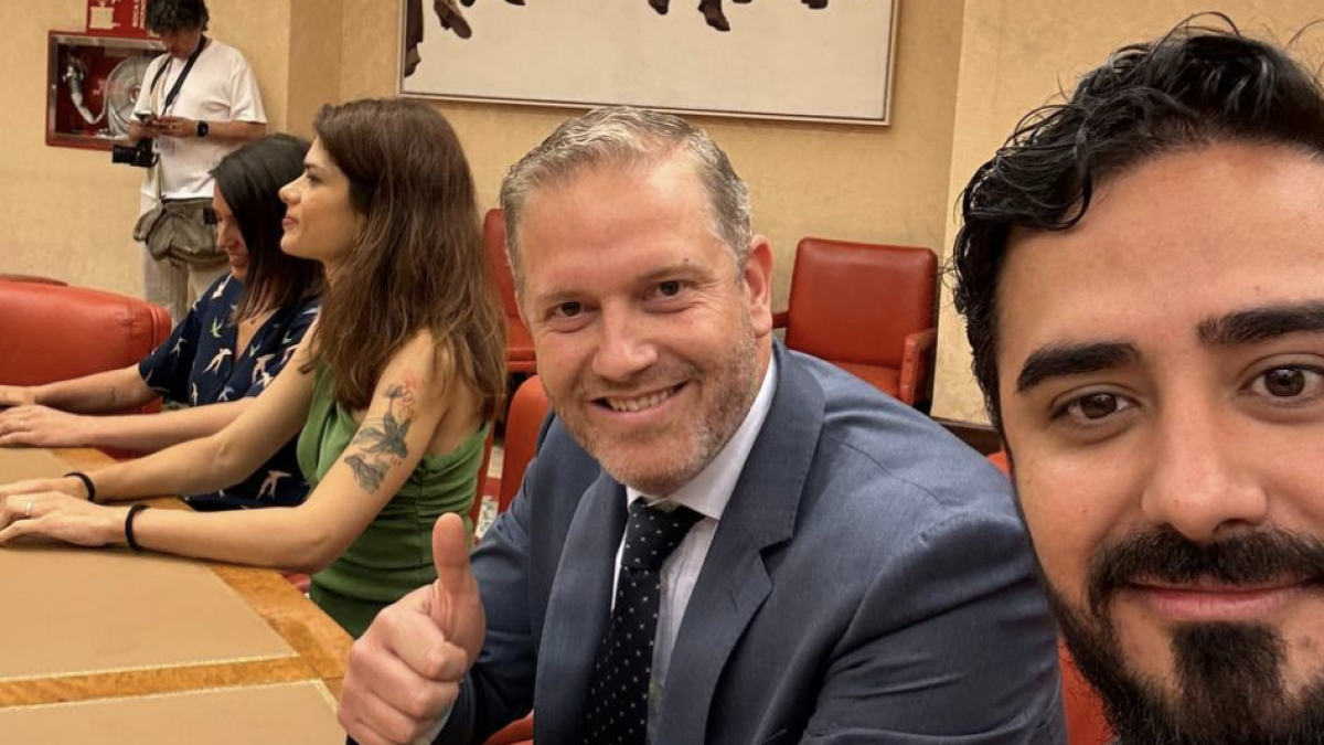 Alvise y sus eurodiputados junto a Irene Montero e Isa Serra