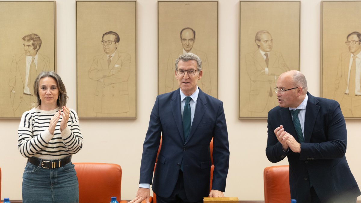 La secretaria general del PP, Cuca Gamarra; el líder del PP, Alberto Núñez Feijóo y el portavoz del PP en el Congreso, Miguel Tellado.