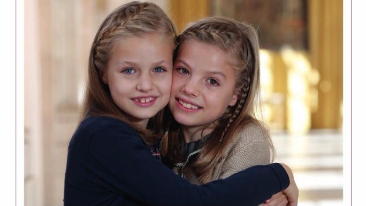 Leonor y Sofía han sido las encargadas de felicitar la Navidad a los españoles en 2015.