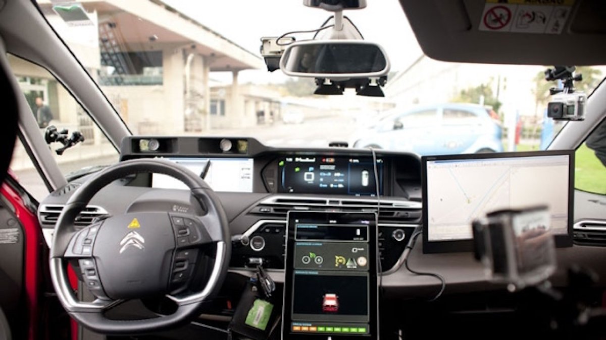 PSA pionera en estrenar la conducción autónoma en España