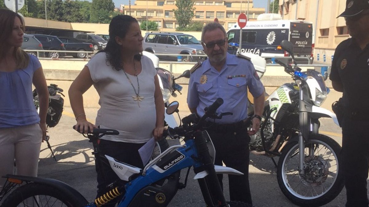Bultaco entrega una Brinco a la Policía de Murcia