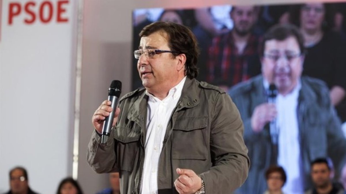 Fernández Vara ya reconoció públicamente haber militado en AP.