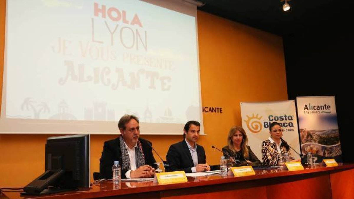 El Patronato Costa Blanca potencia Les Fogueres  en Lyon