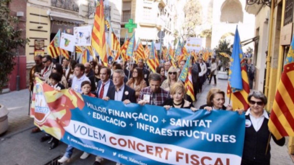 La otra manifestación por la financiación