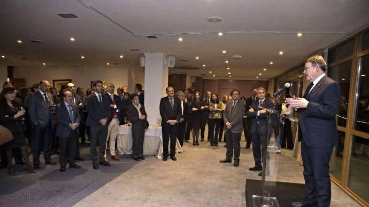 Las encuestas electorales se desvelan en el Club Financiero de Génova