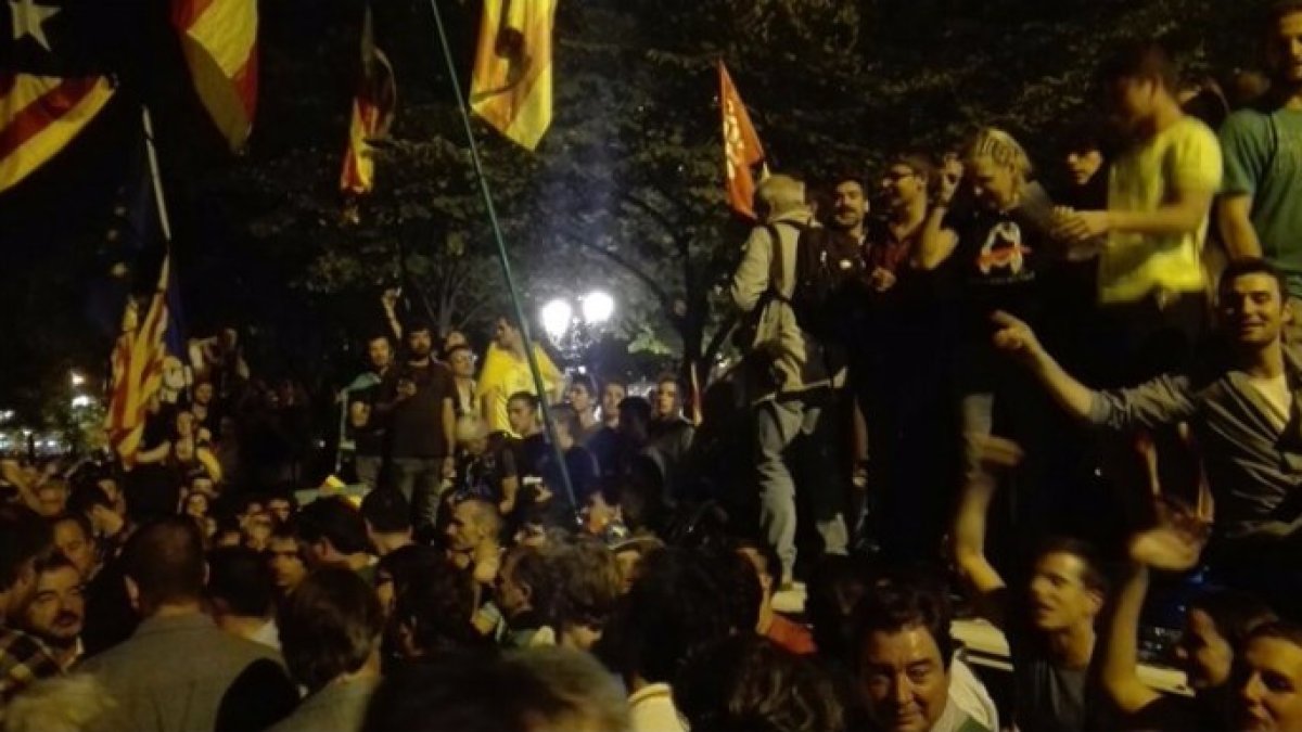La Guardia Civil estalla contra los Mossos por dejarles solos con los violentos
