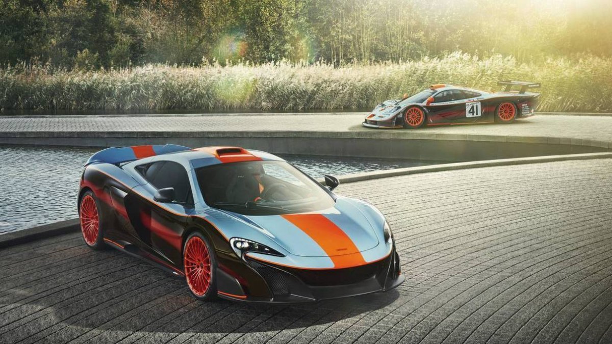 McLaren MSO Gulf Racing 675LT con F1 GTR Longtail 1997
