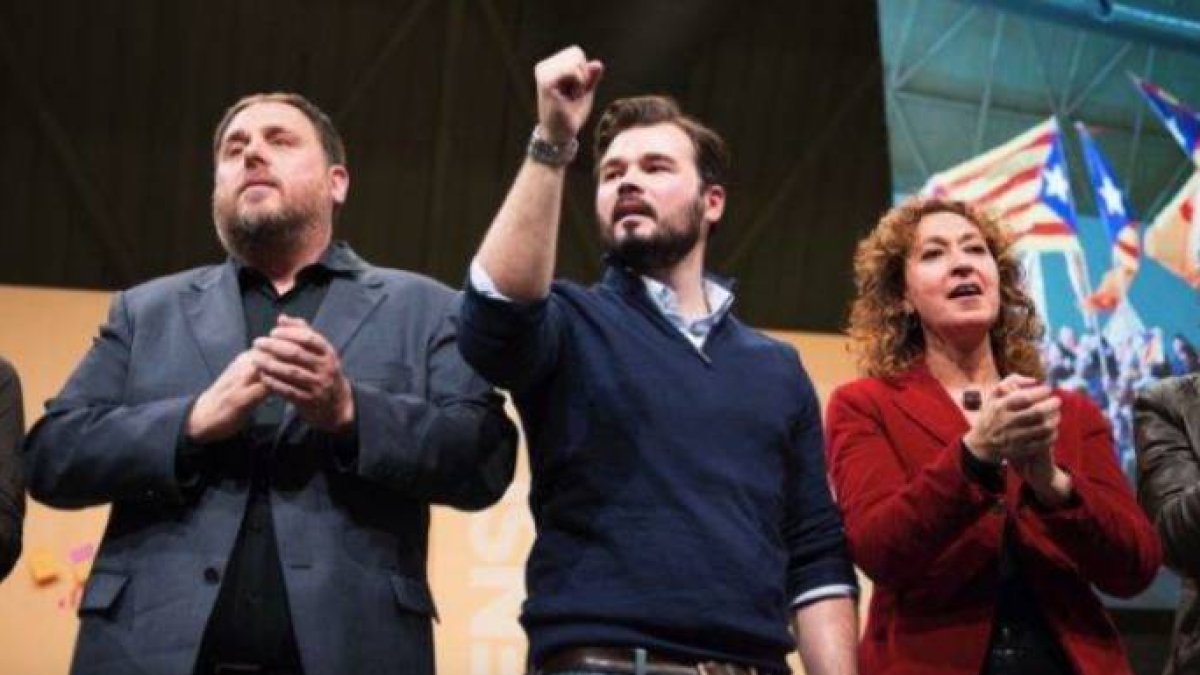 Rufián, junto a Oriol Junqueras, y Ester Capella, nueva consejera de Justicia de Cataluña.