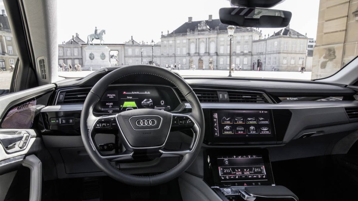 Audi e-tron Prototype-interior