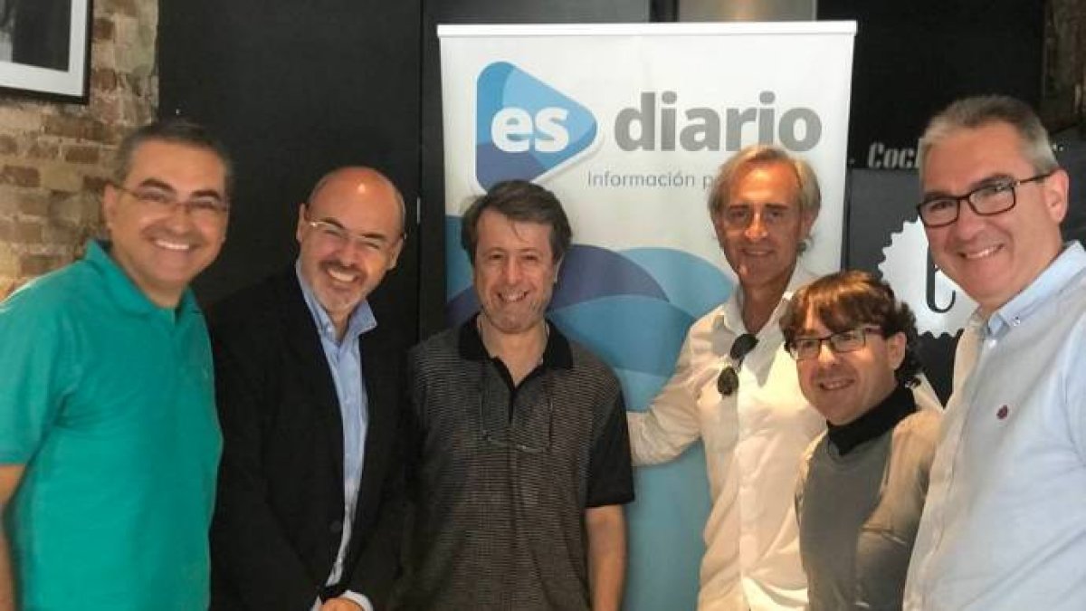 Imagen de los participantes en el debate 