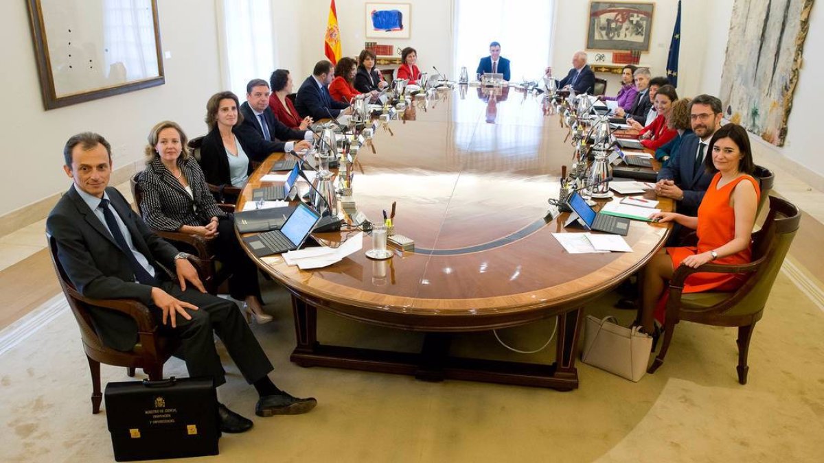 Margarita Robles y Dolores Delgado frente a frente en el primer Consejo de Ministros.