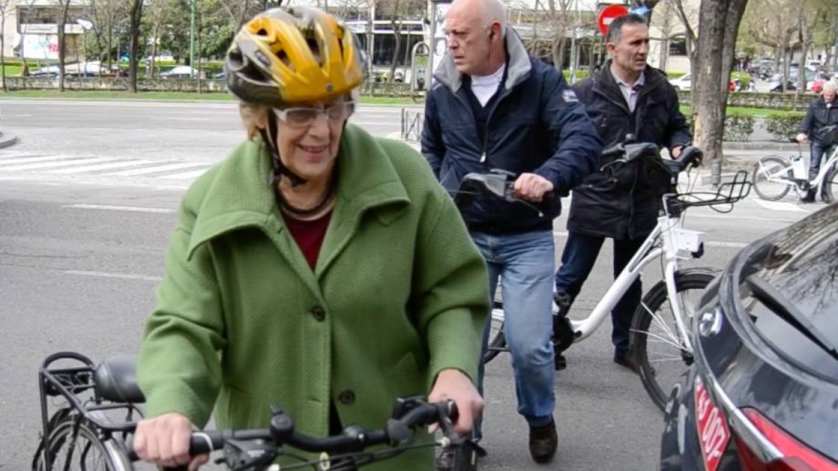La guerra al coche de Carmena es una farsa: los datos que lo evidencian