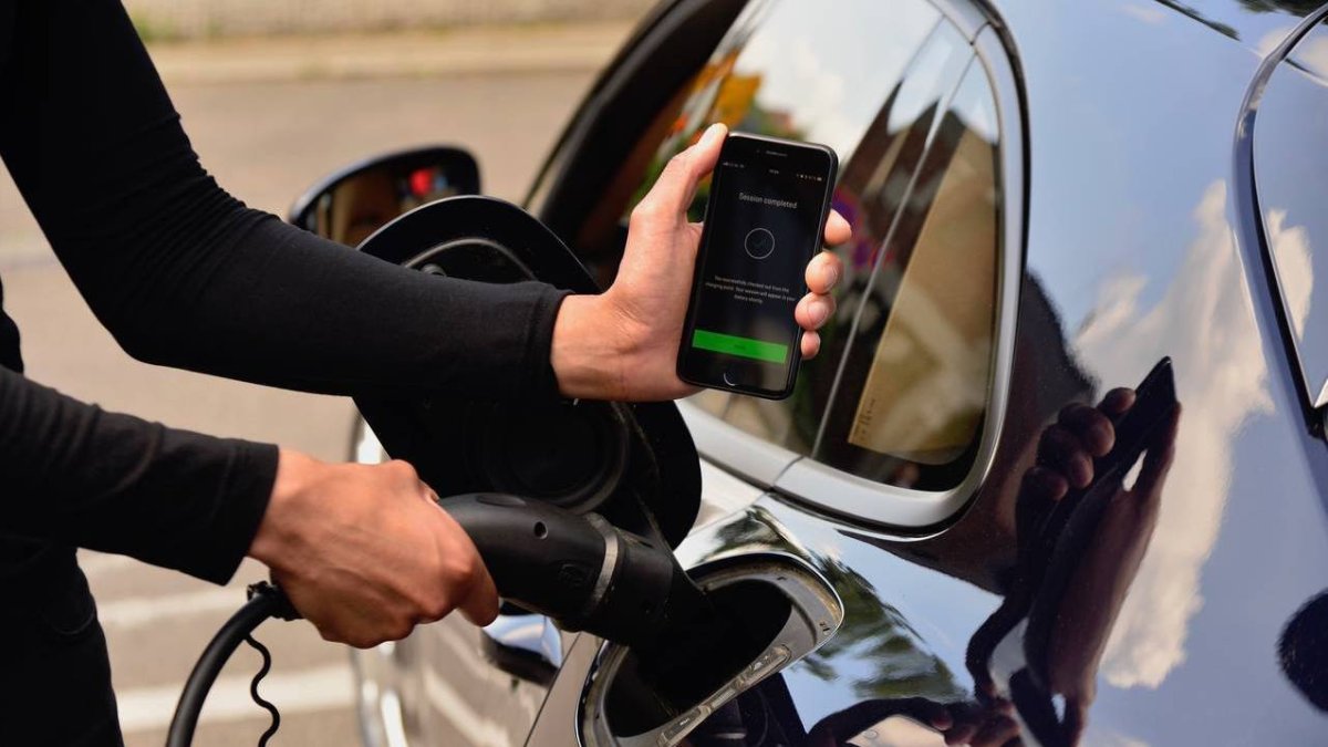 Porsche lanza un servicio de carga digital para vehículos eléctricos