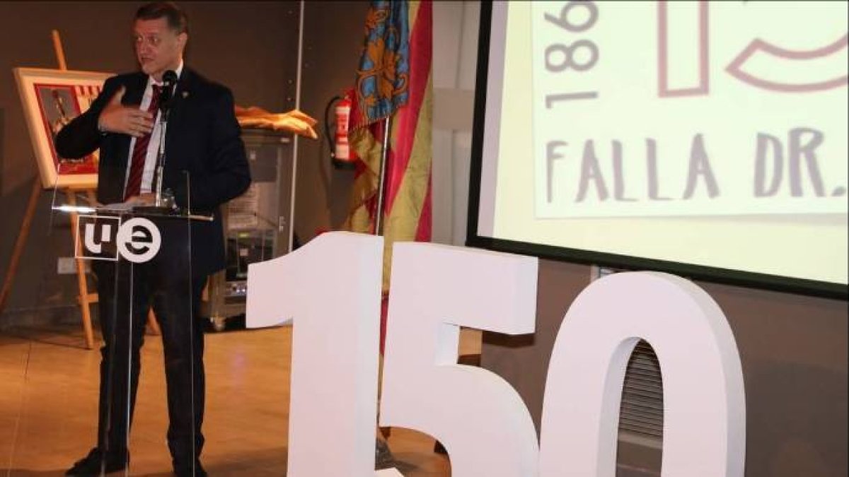 La dançà de las falleras mayores para celebrar los 150 años de Doctor Collado
