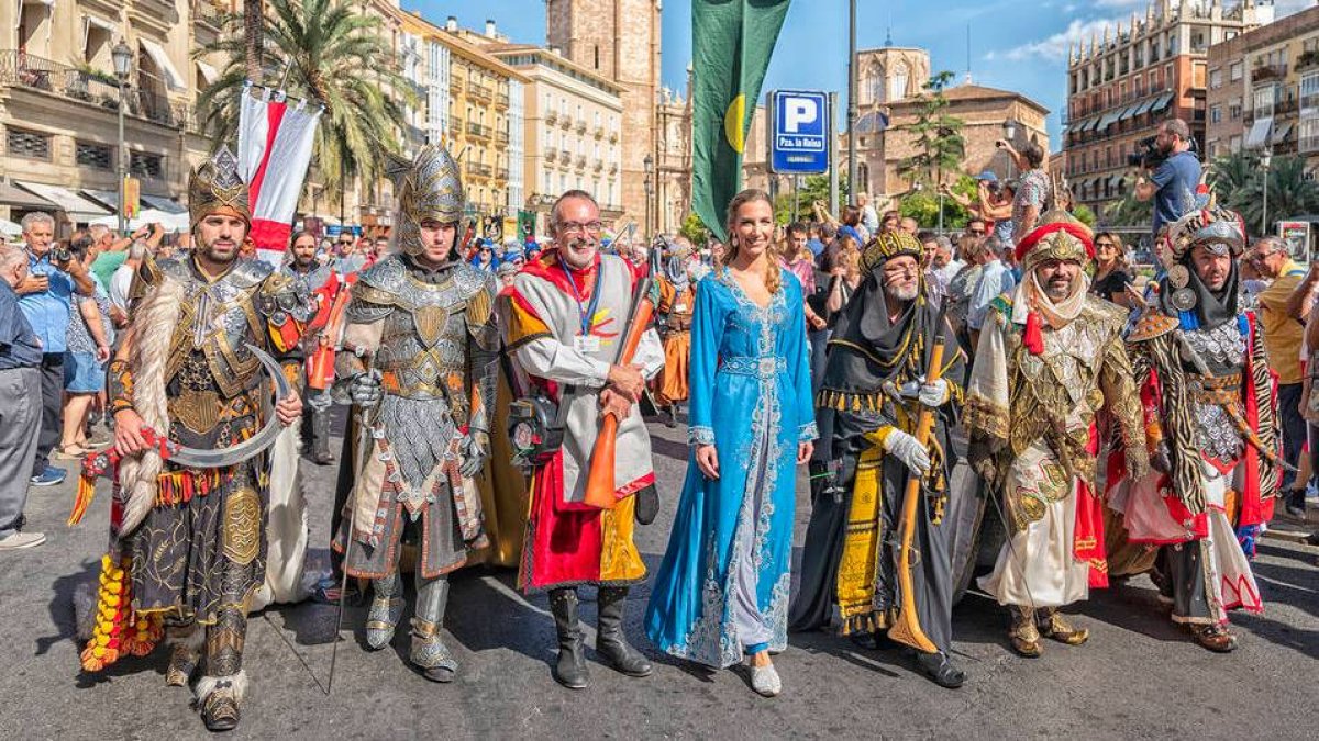 Los Moros y Cristianos y las Fallas también celebran el 9 d’Octubre