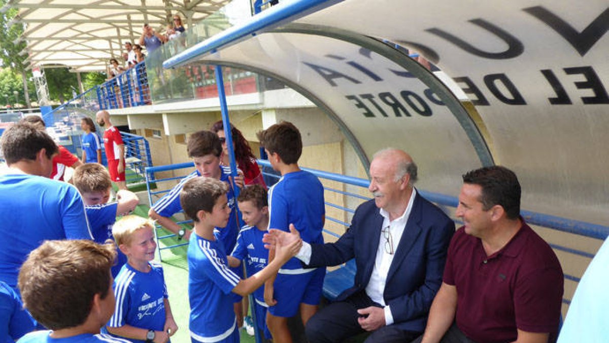 Vicente del Bosque clausura su campus de fútbol en La Nucía