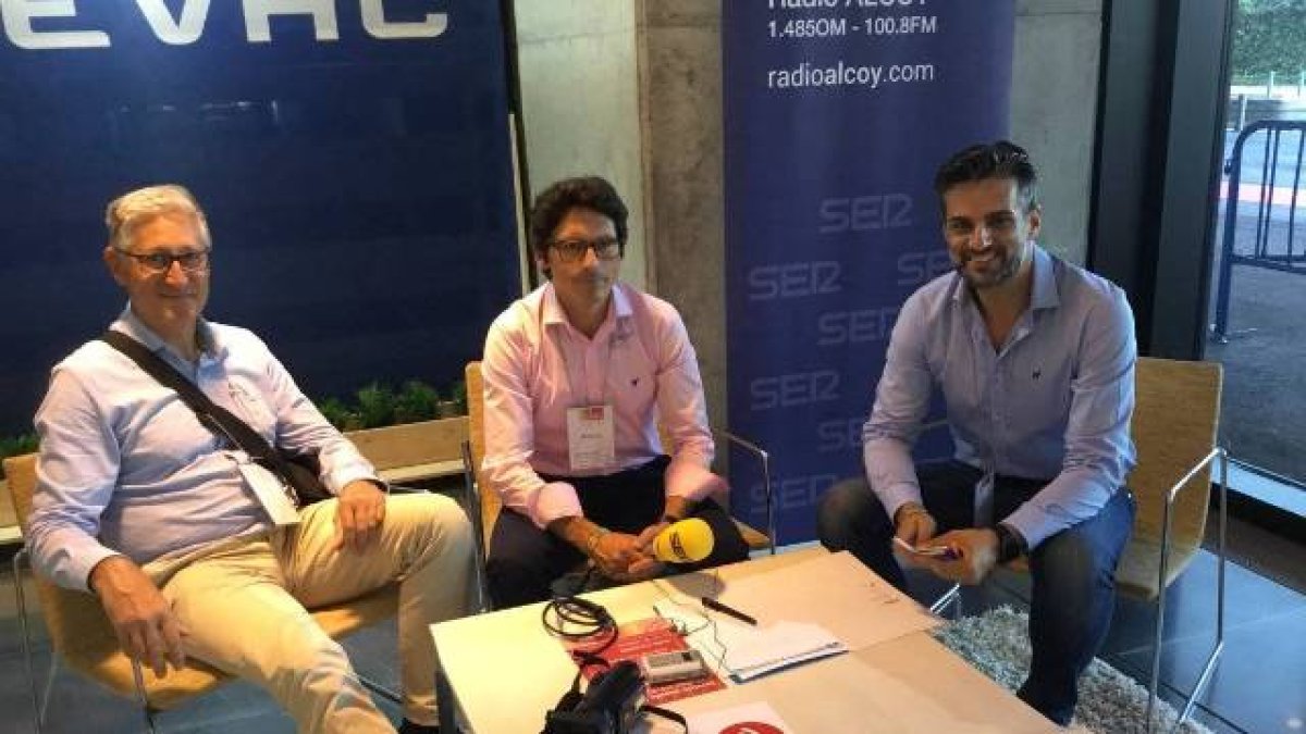 Quique Ruiz (centro) en la Feria Textil Hogar 2018