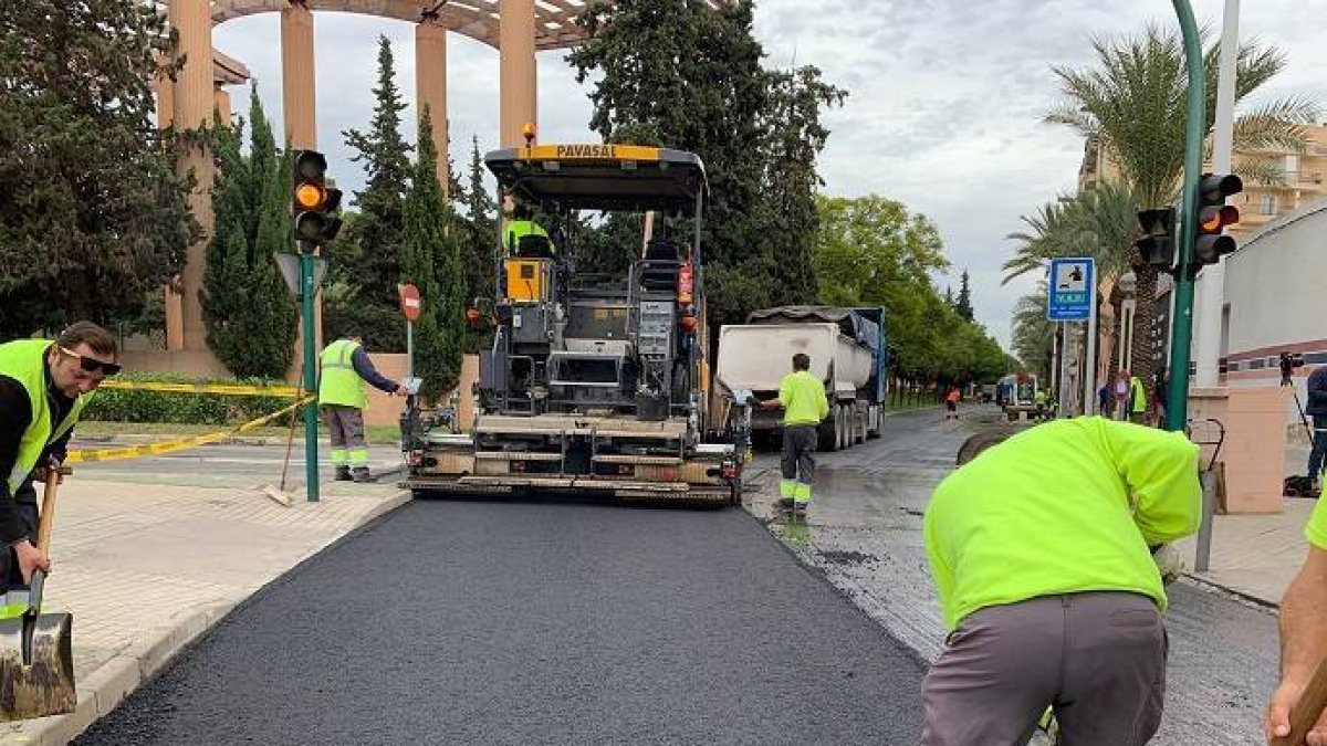 Elche inicia 'la operación asfaltado' para lavarle la cara a la ciudad