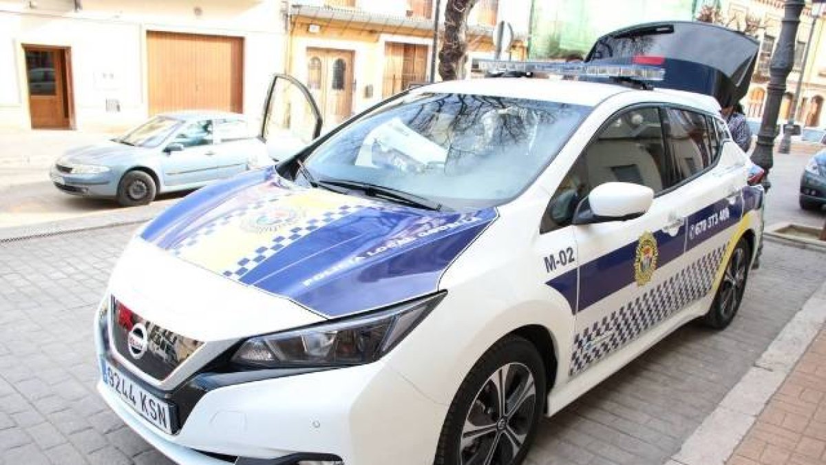 Nissan Almenar comercializa el primer coche eléctrico para la Policía Local
