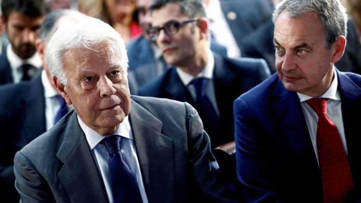 Felipe González machaca a Zapatero y avisa del 