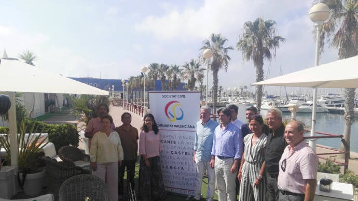 Parte de la junta directiva de Sociedad Civil Valenciana.