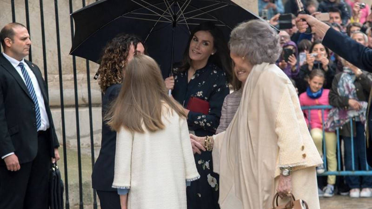 Ausencias y presencias en Palma: la foto más buscada de Doña Letizia y su suegra
