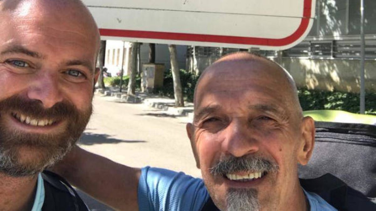 Antonio Aiardi (a la derecha), junto a su amigo Marco Pioselli, con quien compartió camino hasta Teruel, cuando Pioselli tuvo que dejarlo por motivos laborales