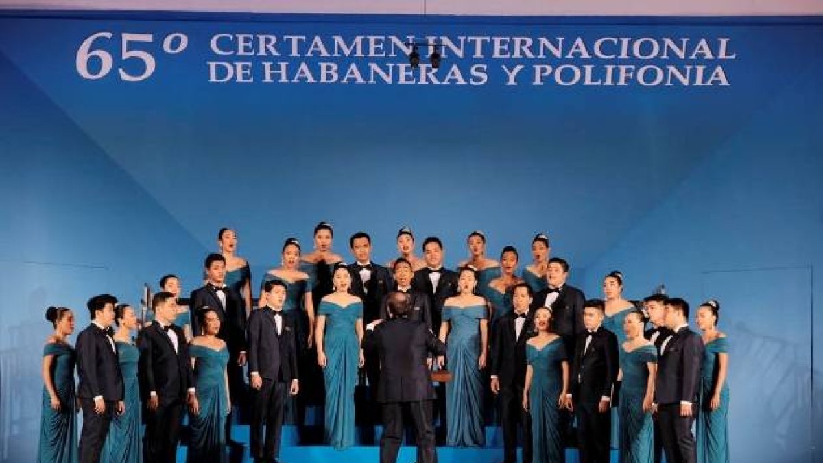 El coro University of Philippines Singing Ambassadors cautiva Torrevieja