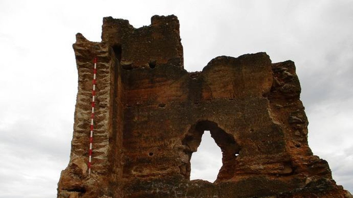 Patrimonio analiza el derrumbe de parte de la Torre Taifal del Castillo