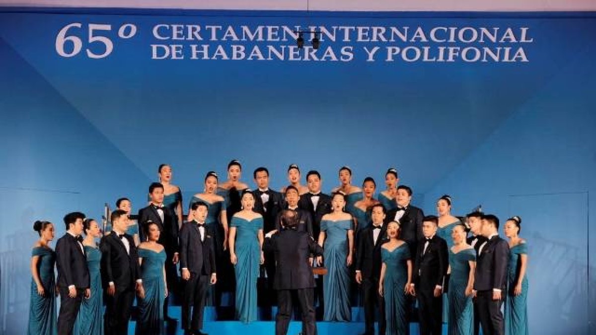 El coro universitario de Filipinas abre el 65 certamen de Habaneras