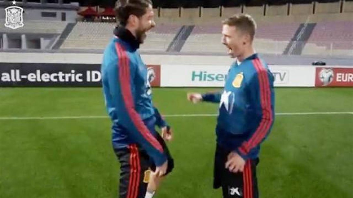 Ramos cae en la tentación y sucumbe a los encantos de la rubia sexy de Telecinco