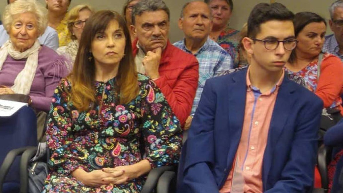 Sergio Román. A su izquierda, Yolanda Damiá, premio Periodista Sanchis Nadal por su trayectoria profesional