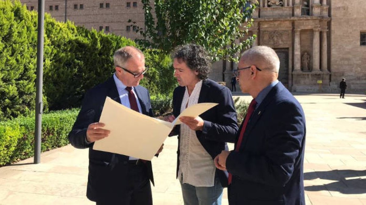 El regalo con el que sorprendió el pintor Camaró al ministro de Cultura