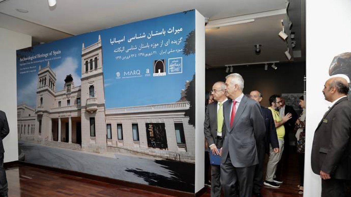 Técnicos y arqueólogos del MARQ imparten en Irán un ciclo de conferencias