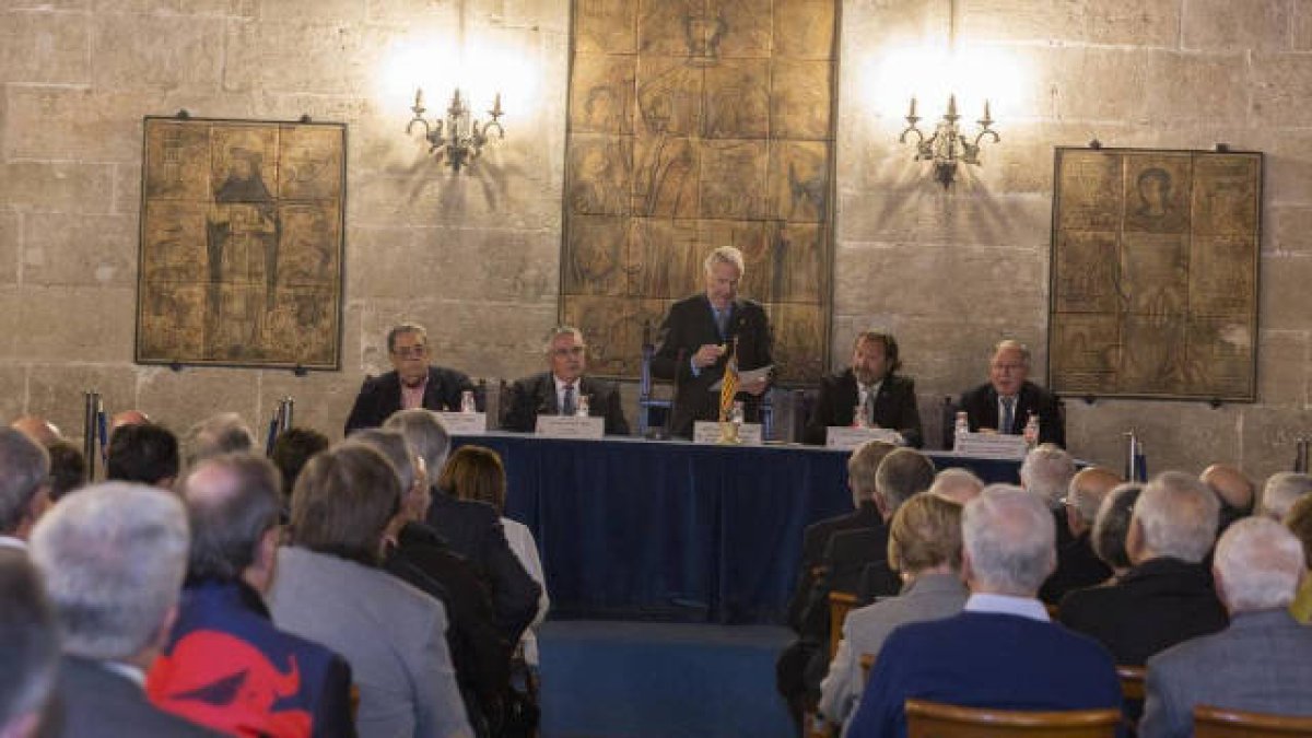 representantes de las entidades valencianistas