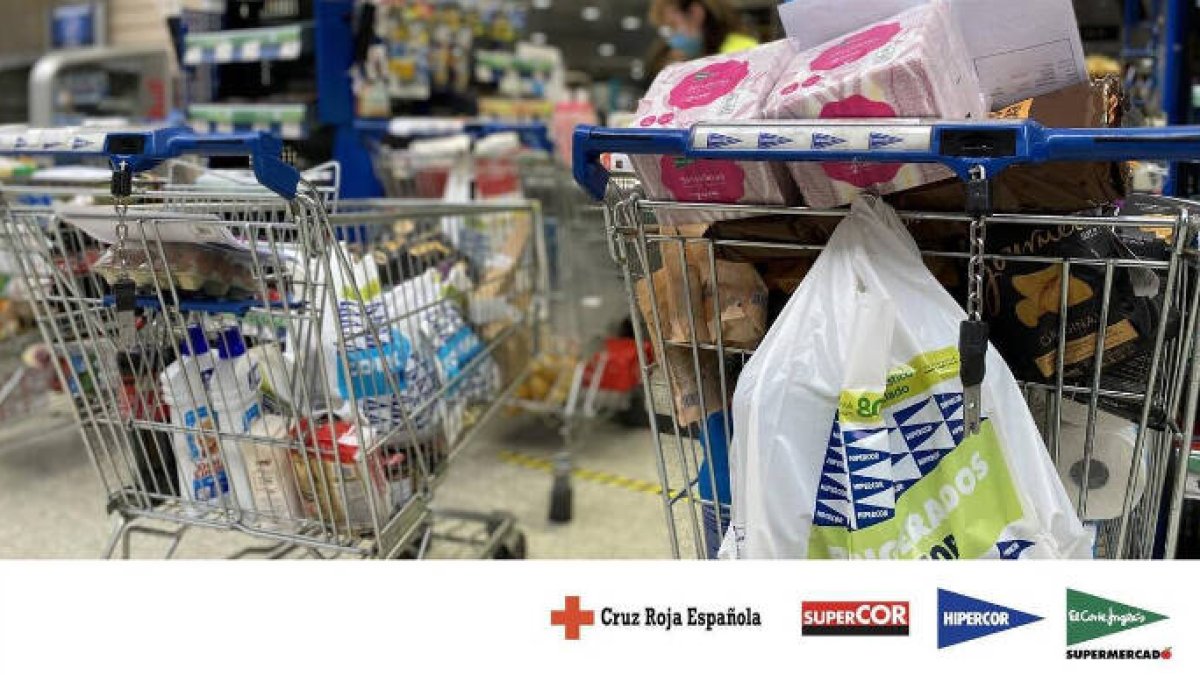 El Corte Inglés entrega a Cruz Roja tarjetas regalo valoradas en 320.000 euros