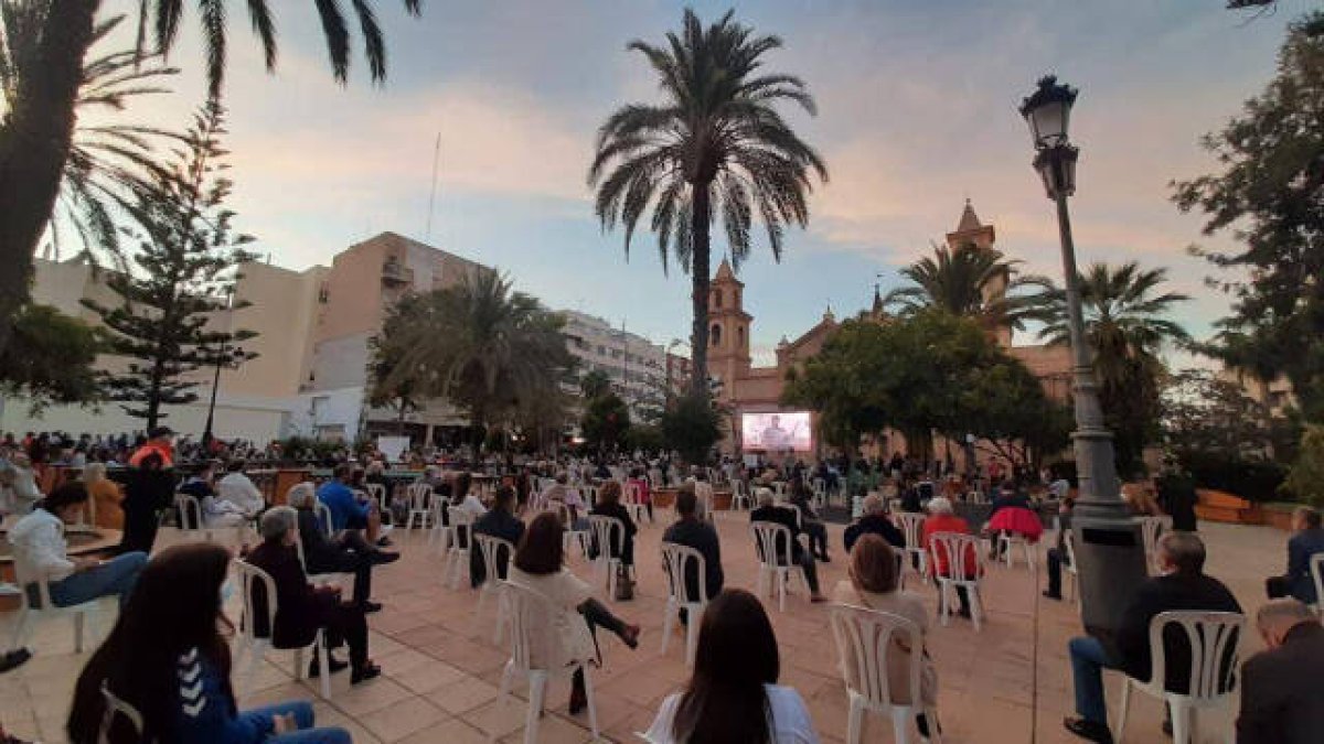 El acto se ha celebrado en la Plaza de la Constitución de Torrevieja / FOTO: Cedida por Fernando Guardiola
